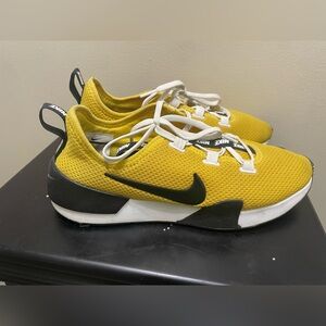Nike Kids Sneakers in Yellow and Black